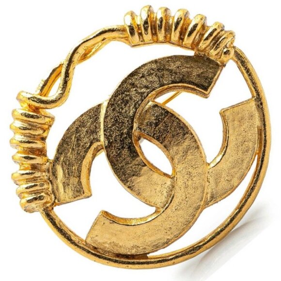 CHANEL CC Logo Round Vintage Brooch Gold Tone 94P Pin Auth w/Box #4663 - Picture 1 of 6